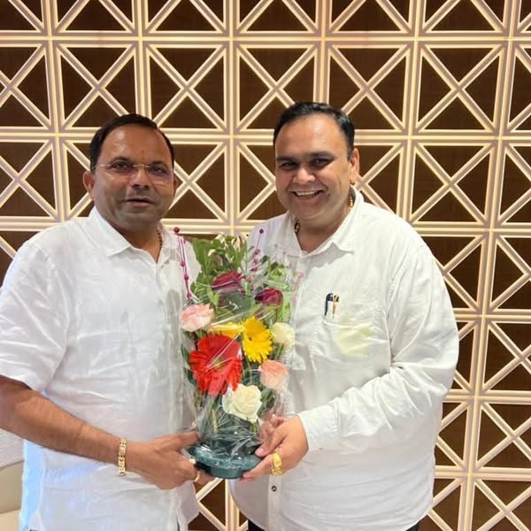 તા.૨૧-૦૩-૨૦૨૫ ના રોજ ૧૫૫-ઓલપાડ વિધાનસભાના ધારાસભ્ય અને ગુજરાત સરકારના વન અને પર્યાવરણ અને પાણી પુરવઠા વિભાગના મંત્રી, અમારા મોટા ભાઈ જેવા માર્ગદર્શક શ્રી મુકેશભાઈ પટેલ સાહેબને જન્મદિવસની ખૂબ ખૂબ શુભેચ્છાઓ.